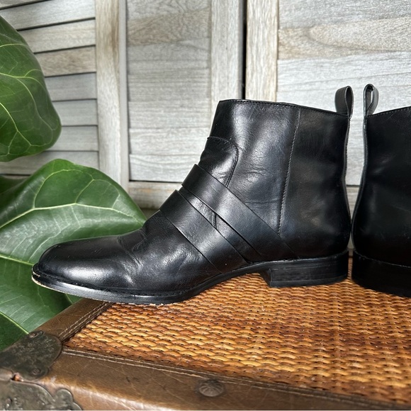 MICHAEL KORS FINLEY ANKLE BOOT - Picture 11 of 14